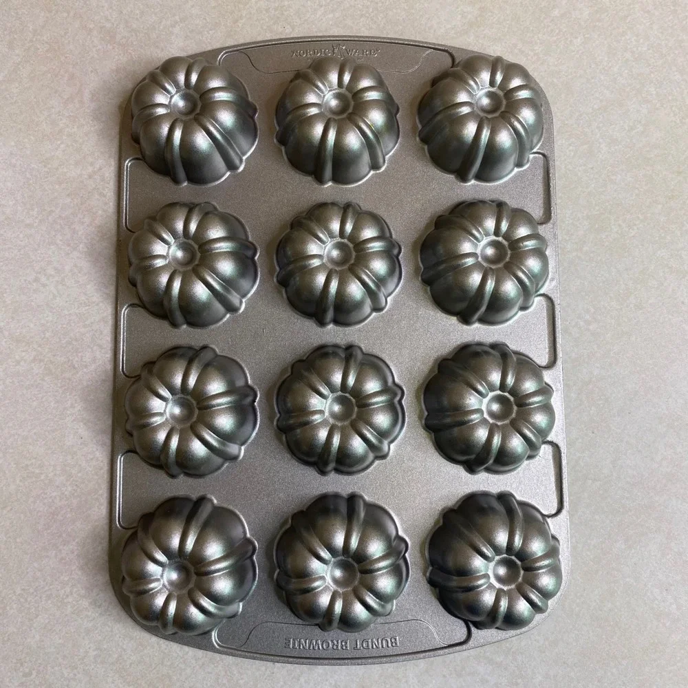 Nordic Ware Bundt Brownie Pan 12 Cavity Cast Aluminum Nonstick Gray USA Made